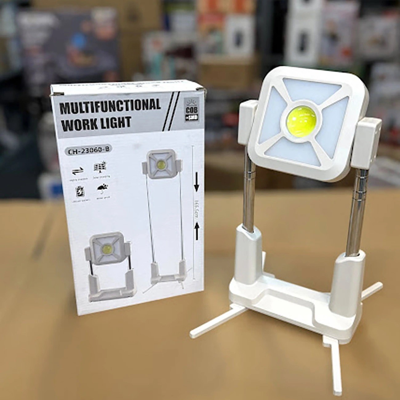 چراغ کمپینگ پایه‌دار شارژی خورشیدی با نور چند رنگ ch-23060-b